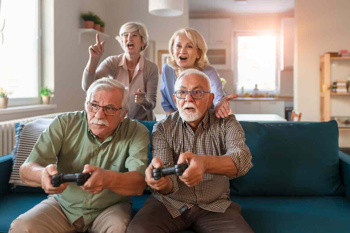 Adulti over 60 anni giocano ai videogiochi: i benefici secondo una ricerca