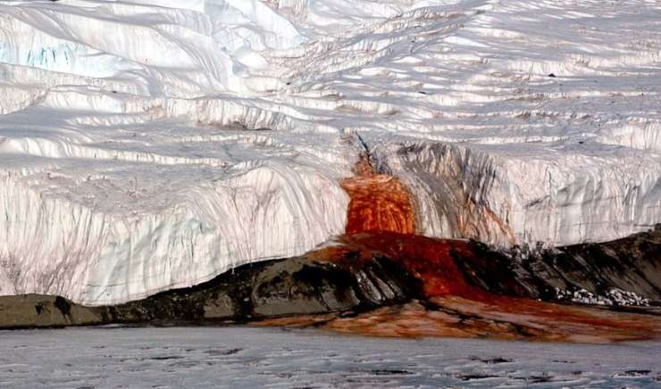 cascate rosso sangue Antartide