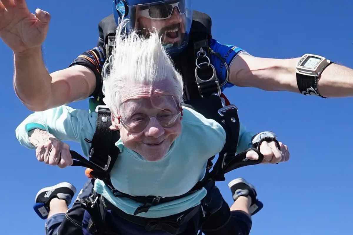 Dorothy hoffner, lancio paracadute a 104 anni