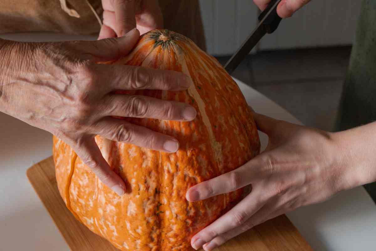 trucco per sbucciare zucca in 3 minuti