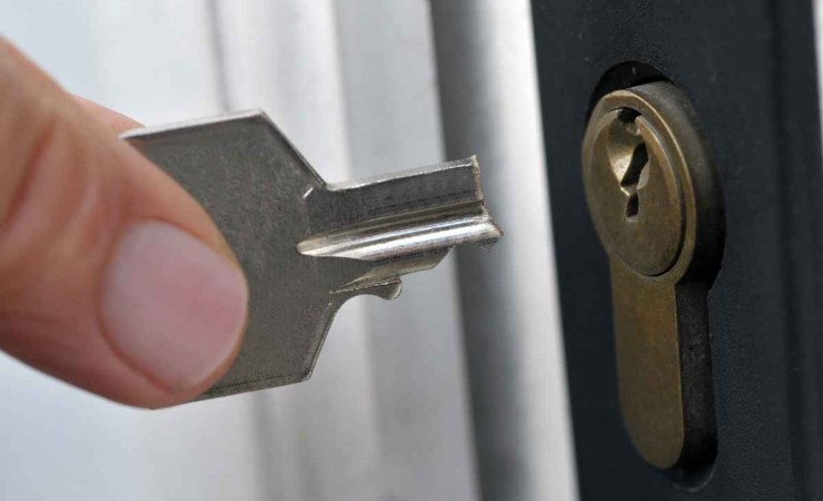 togliere la chiave rotta nella serratura senza fabbro