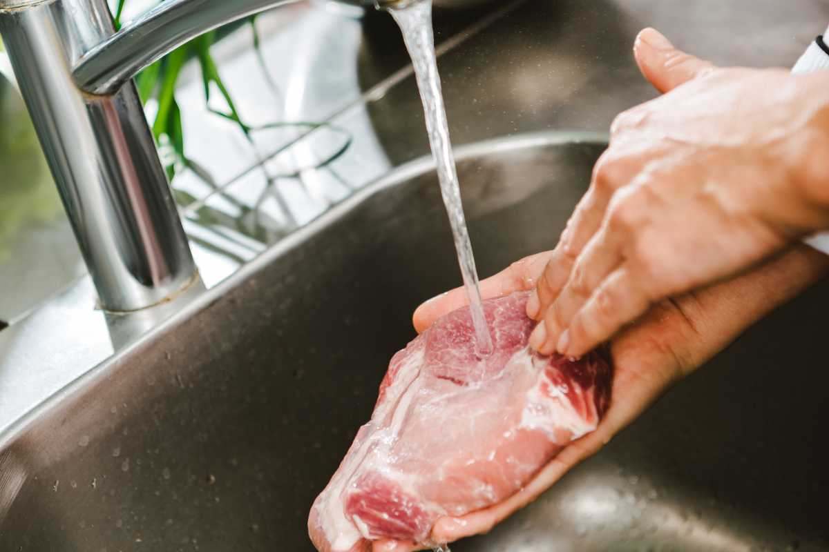 Lavare carne rischio salute