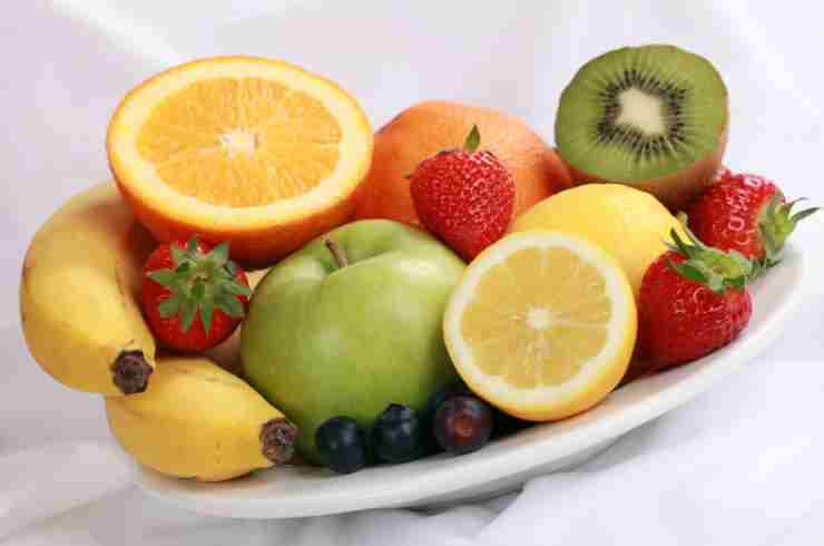 Mangiare la frutta la sera: i consigli degli esperti