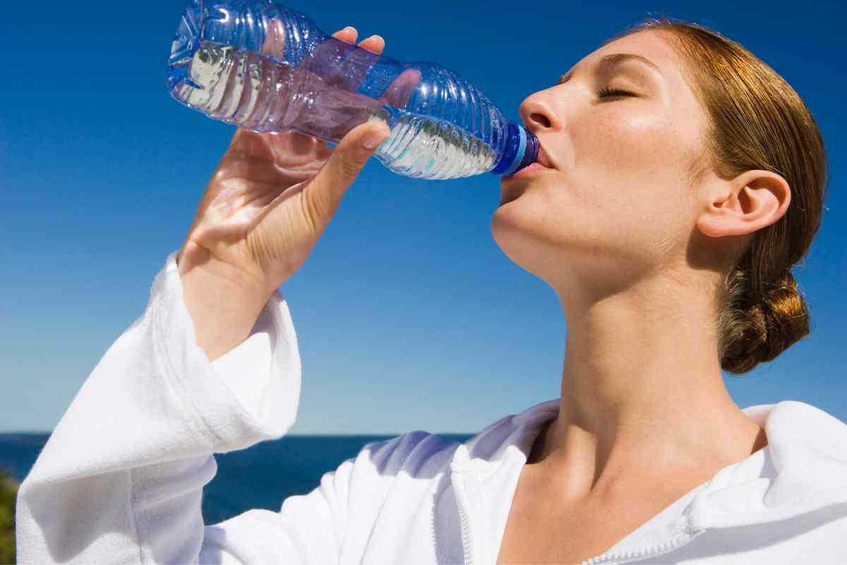 Microplastiche acqua bottiglia