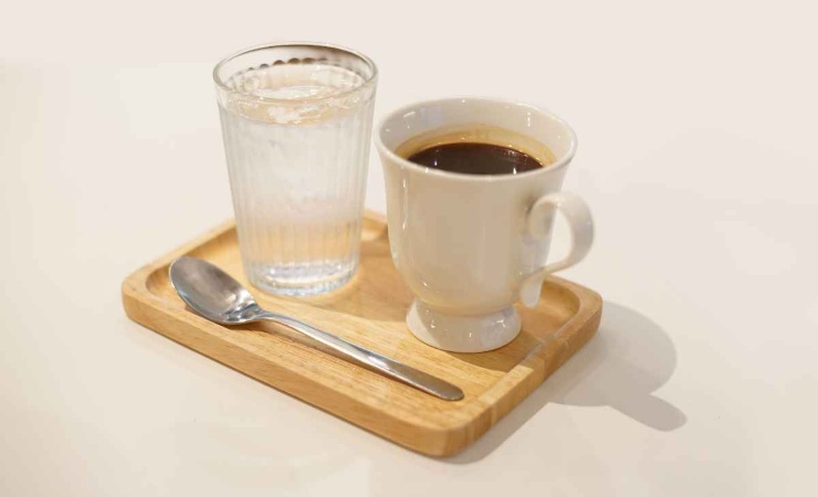 Sostituire caffè con acqua