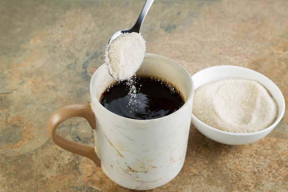Caffè zuccherato: rischi salute