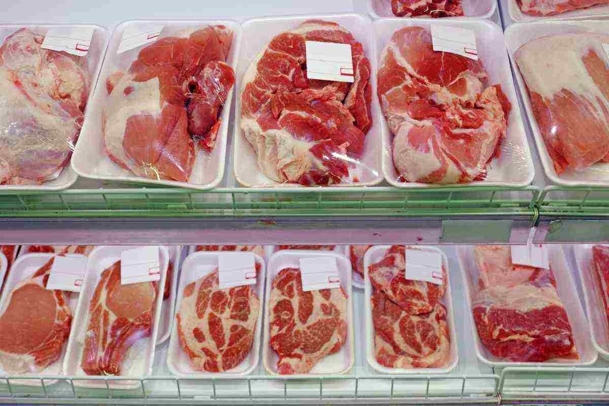 Carne supermercato: campanelli allarme