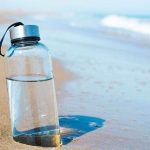 pulire bottiglie d'acqua riutilizzabili
