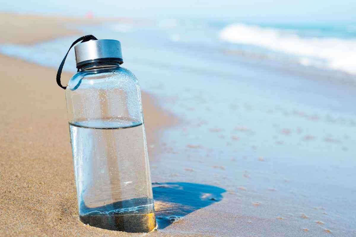 pulire bottiglie d'acqua riutilizzabili