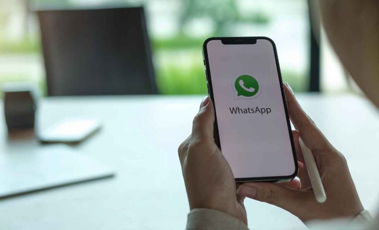 novità WhatsApp: domande Meta AI stato testo