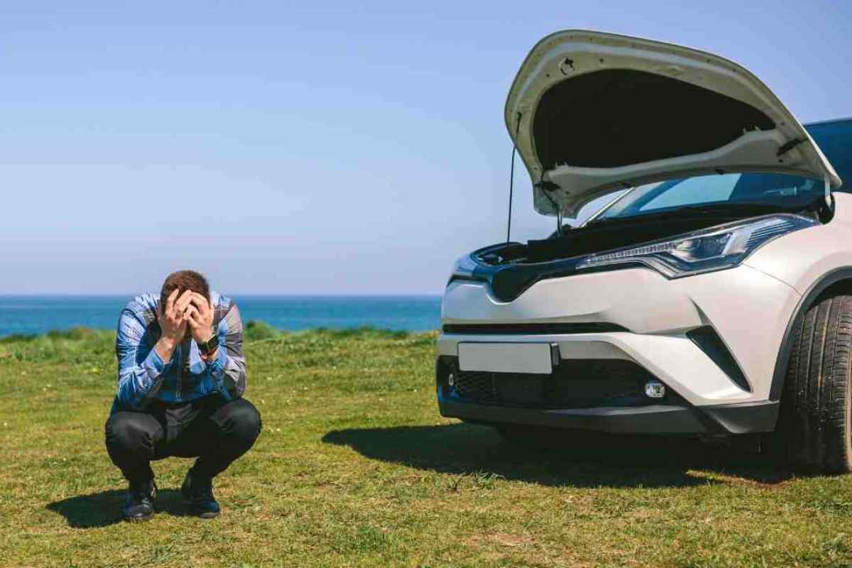 Auto batteria scarica: trucco senza carroattrezzi